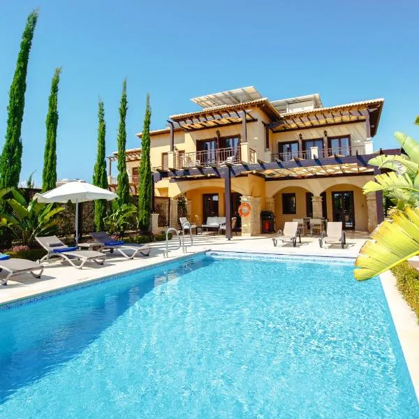 Luxury Villa AJ 04 with private heated pool, hotel v destinaci Kouklia