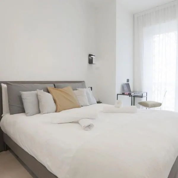 [New Modern Flat] 10 minutes walk from Central Station, hotel in Milaan