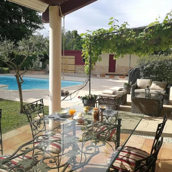 Au Doux Repos – hotel w mieście Lucbardez-et-Bargues