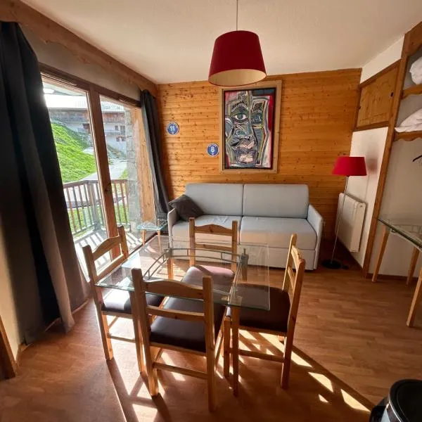 Appartement 6 couchages - Orelle 3 Vallées - Spa & Piscine -, hotel in Orelle