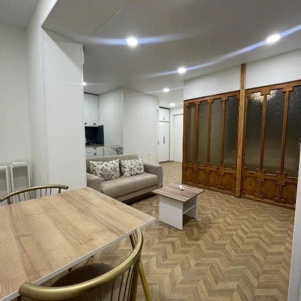 Modern studio in the city center, hotel sa Tbilisi City
