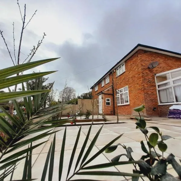 Ensuite Rooms next to Sanderson Hall 71 Mickleham Road BR5 2RW, Hotel in Foots Cray