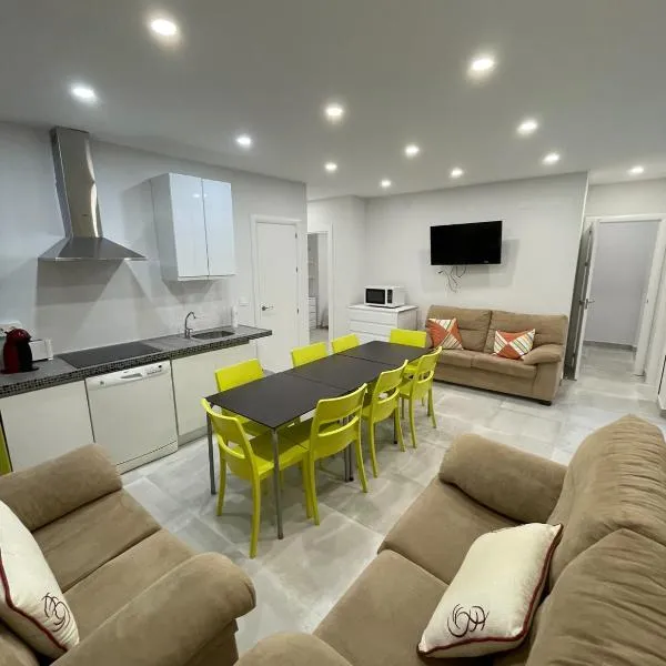 Casa amplia ideal en pleno centro del casco histórico de Almuñecar, hotel v destinácii Almuñécar