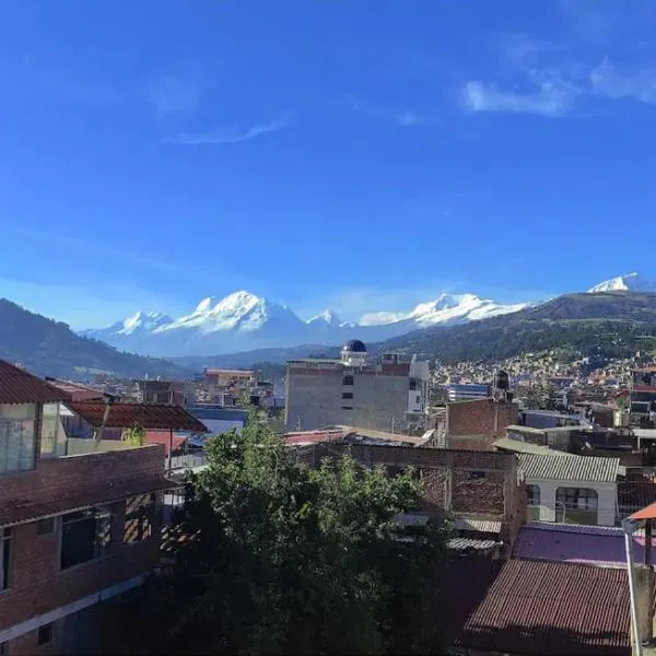 Cozy Room, private bathroom, views of mountains kitchen, hotel in Huaraz