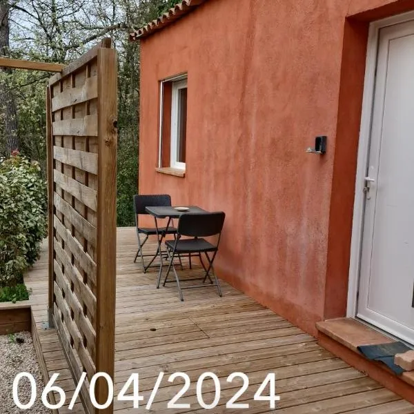 Studio neuf rocbaron, hotelli kohteessa Rocbaron