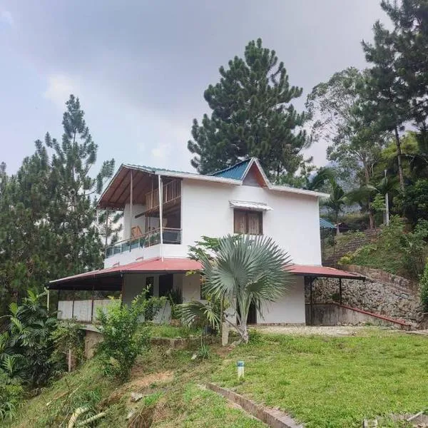 Luz de Luna - Hermosa Finca Familiar con Vista Panorámica y de Aves, hotel en Cocorná