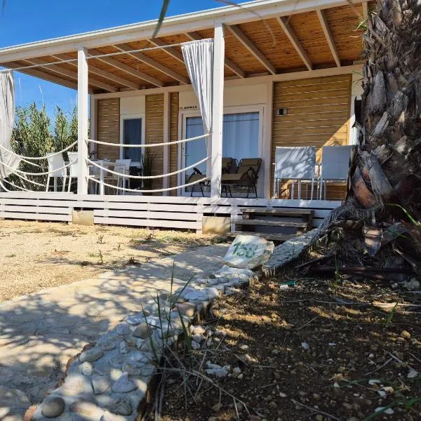 Luxury Mobile Home Moonwalk Terra Park Spiritos, Pag Island , Kolan, Novalja, hotel v destinaci Kolan