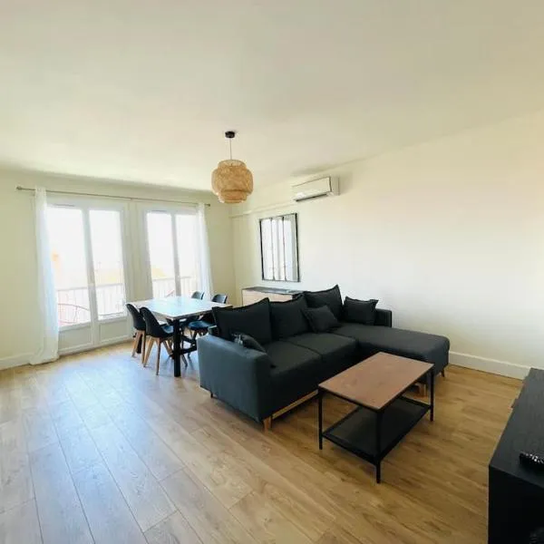Grand appartement vue mer – hotel w mieście Sari-Solenzara