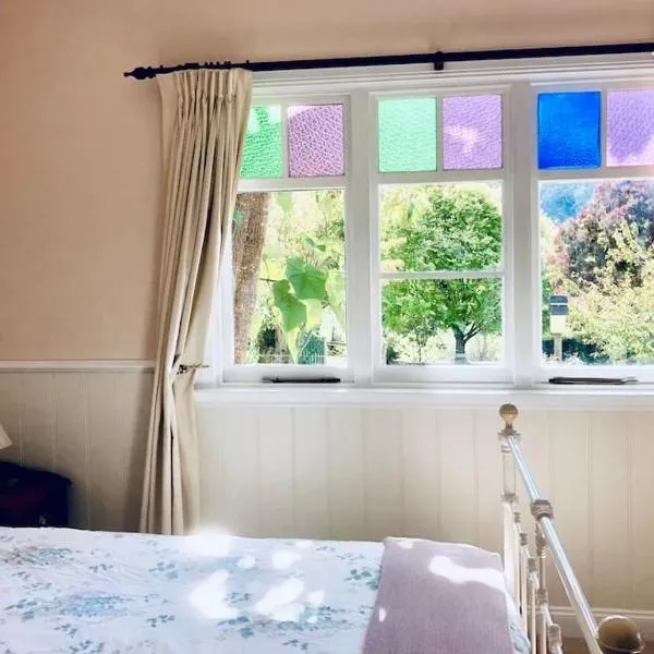 Maple Hill Cottage、Castle Forbes Bayのホテル