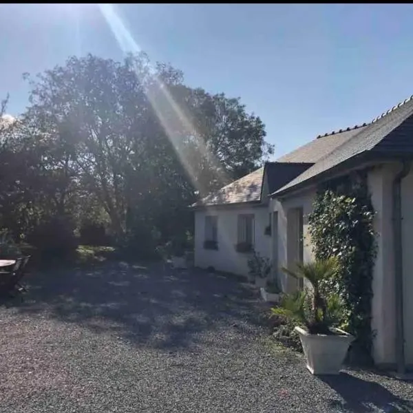Maison avec parc arboré entre terre et mer – hotel w mieście Hudimesnil