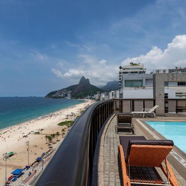 (304) Vista Lateral, Edifício Frente à Praia