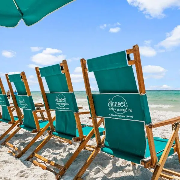Walk to the beach Luxury listing, hotel a Destin