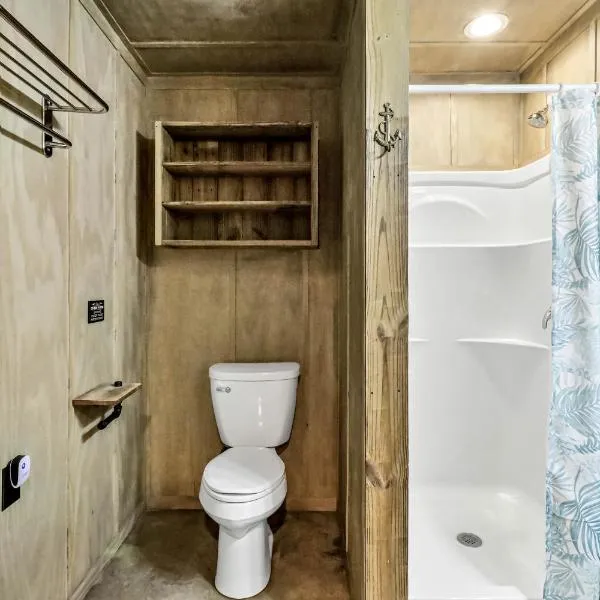Casas Coastal Experience Cabin A, hotel in Rockport