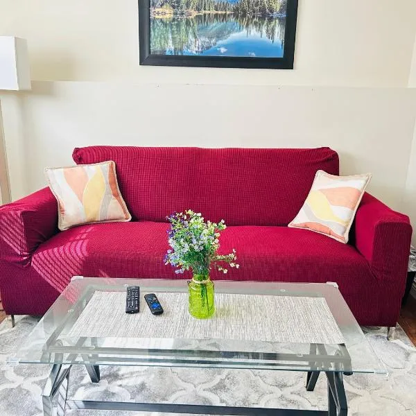 Basement unit with 2 bedrooms, bath and living area, hotel v destinaci Lower Sackville