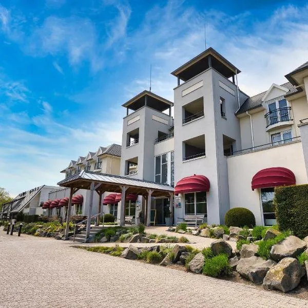 Hotel De Zeeuwse Stromen, hótel í Renesse