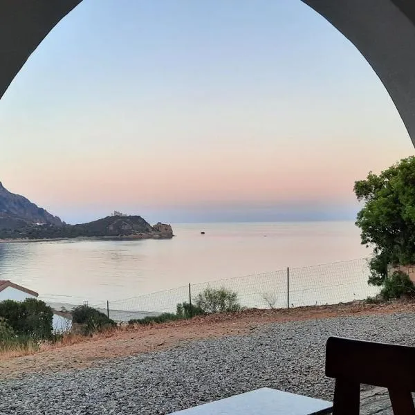 Carrubi Vista Mare- 2 Minuti dalla Spiaggia: Tertenia şehrinde bir otel