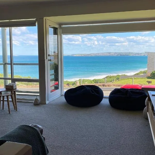 Southern Sands' Beachfront Apartment, hotel in Port Elliot