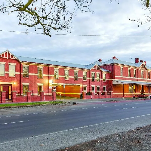 Lake Inn - Ballarat, hotelli kohteessa Miners Rest