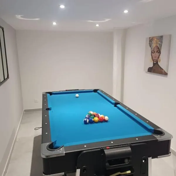 Appartement Jacuzzi /billard – hotel w mieście Voiron