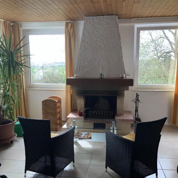 Ferienwohnung Brenda, hotel v destinaci Schillingsfürst