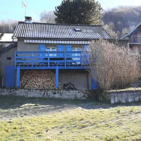 Maison de montagne en pleine nature face au Mont Valier – hotel w mieście Ercé