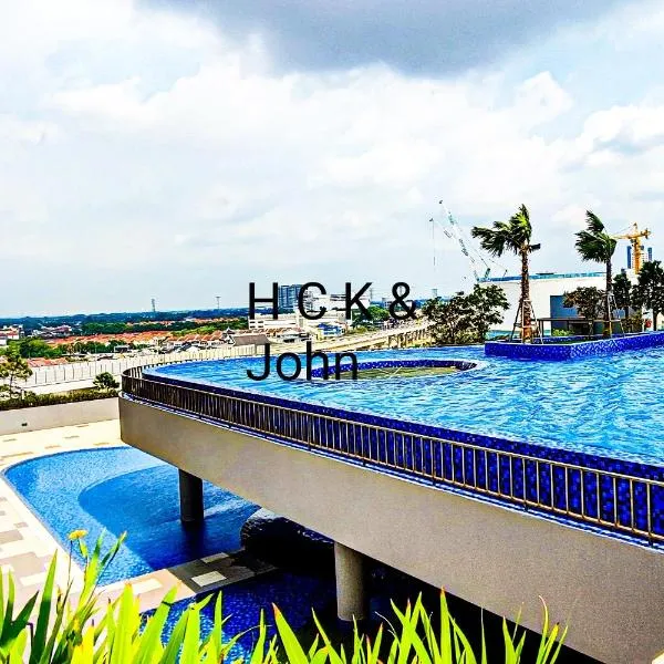 Double Storey Pool at Trio Setia by HCK, hotel v destinaci Klang