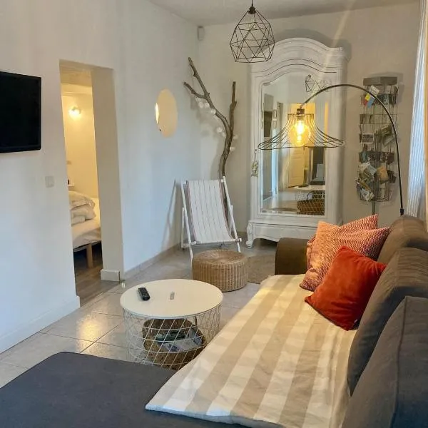 Au pied du luberon, hotel v destinaci Pertuis