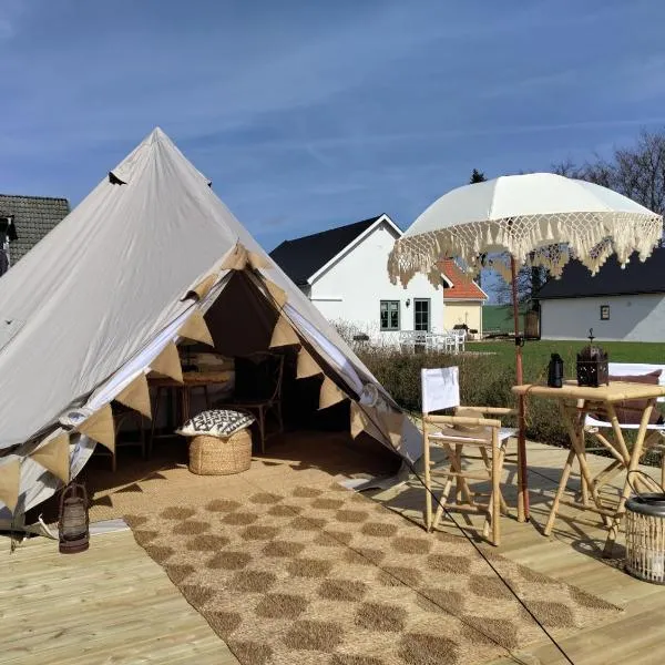 Luxury Tent with Restroom and shower, close to the Beach, hotel v destinaci Ystad