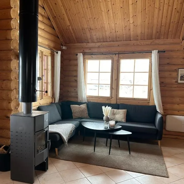 Koslig tømmerhytte, ξενοδοχείο σε Kilpisjärvi
