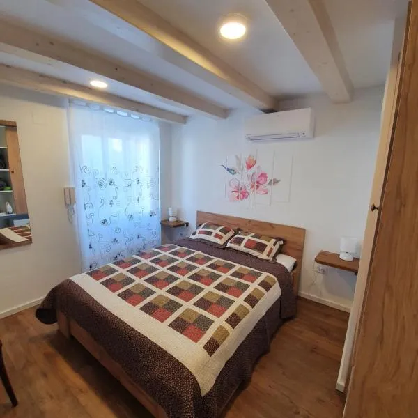 Room CS Cres, ξενοδοχείο σε Cres