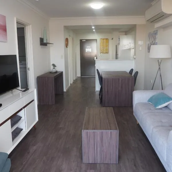 Lovely 2 Bedroom Serviced Apartment & Free Parking, hotel in Mandurah