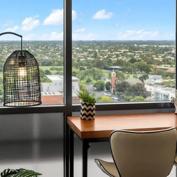 Comfy place with fabulous view Penthouse level, hotel v destinaci Adelaide