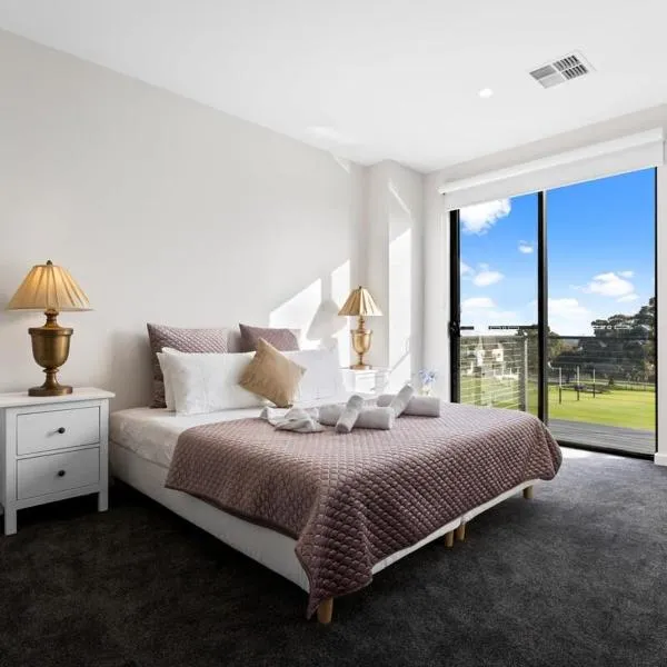 Woodforde 3BR house with an amazing view, hotelli kohteessa Campbelltown