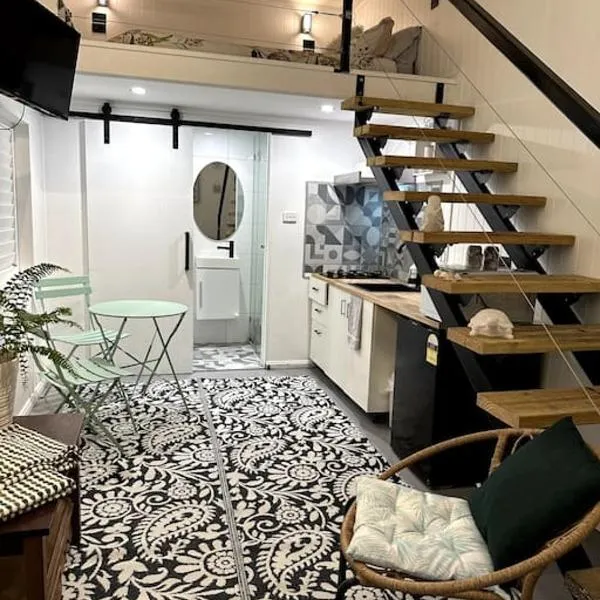 NEW! Sea Joley Tiny Home, hotel v destinaci Nelly Bay