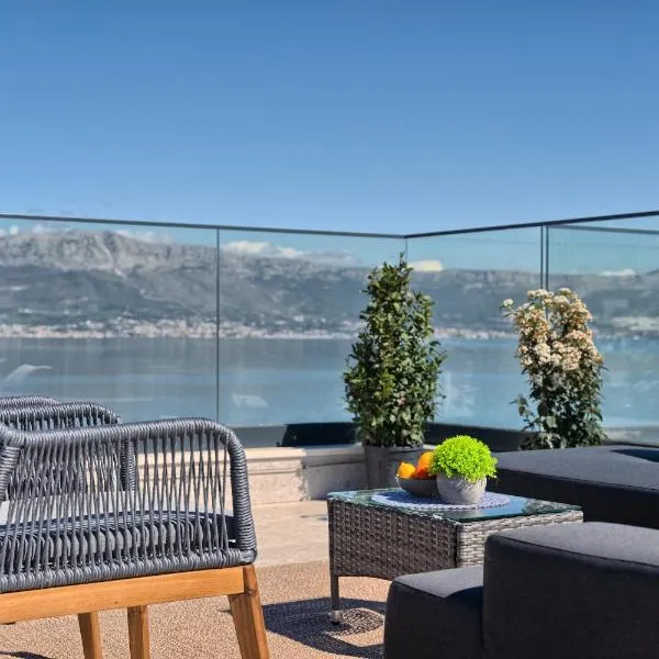 Angie's Rooftop Apartment, hôtel à Slatine
