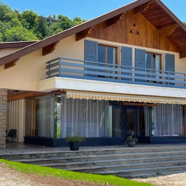 Chez Néo, hotel in Doucier