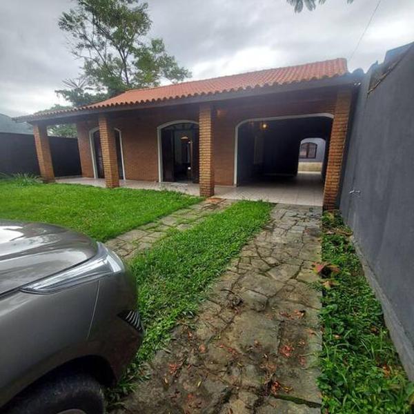 Casa pertinho da praia com estacionamento Wifi Sky