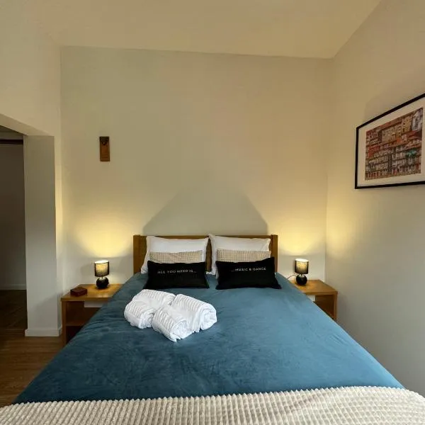 Casas da Corujeira 2, hotel in Porto