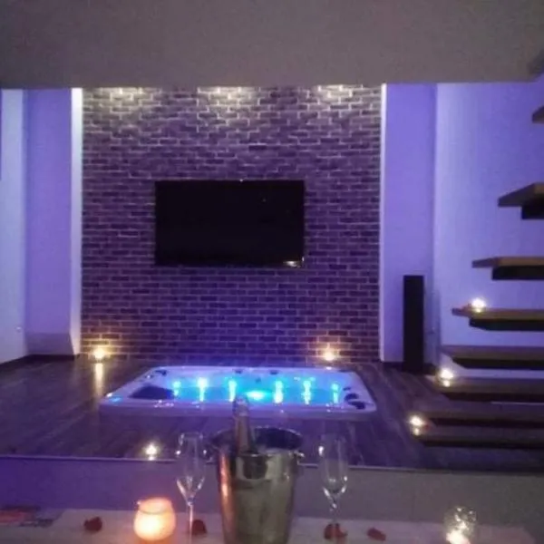 magnifique loft avec jacuzzi et sauna privatif, hotelli kohteessa Feignies