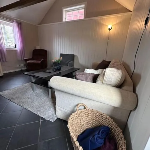 Lite hus til leie sommeren 2024, hotel in Arendal