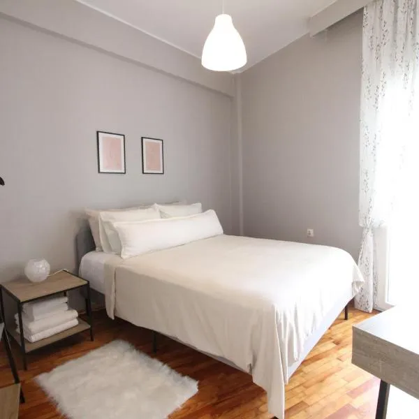 Newly Renovated Central 2 Bedroom Apartment in Kozani, hotel in Kozani