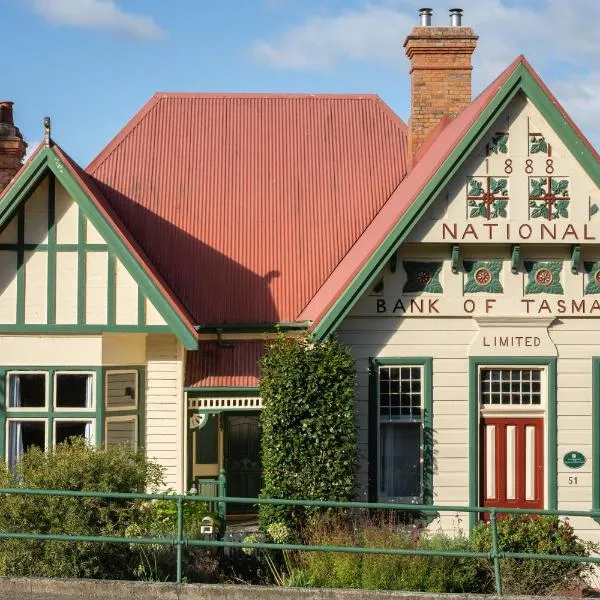 Derby Bank House- Heritage listed two bedroom old school B&B suite or a self contained cabin, hotel em Derby
