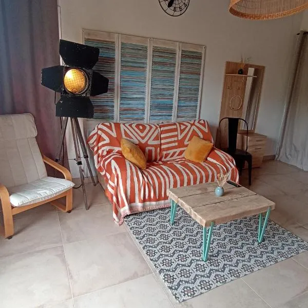 Appartement 4 pers proche Fayence et Tourrettes, hotel v destinaci Tourrettes