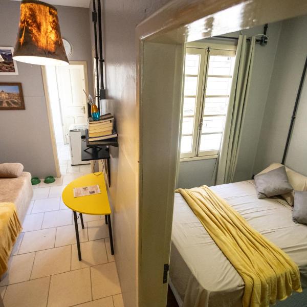 Apartamento central com pátio, 1 quadra do calçadão - Foto 2