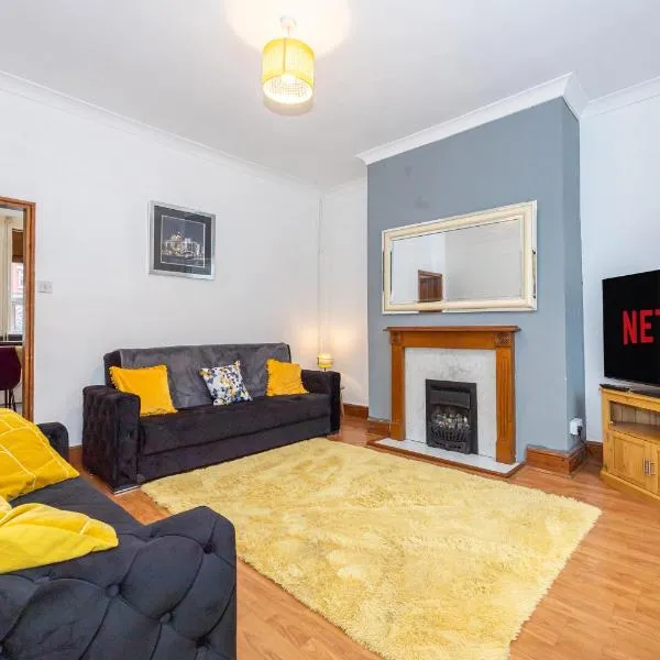 Cosy Two bedroom Terrace Blackburn: Cherry Tree şehrinde bir otel