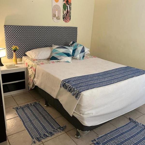 Três quartos com ar e cama de casal