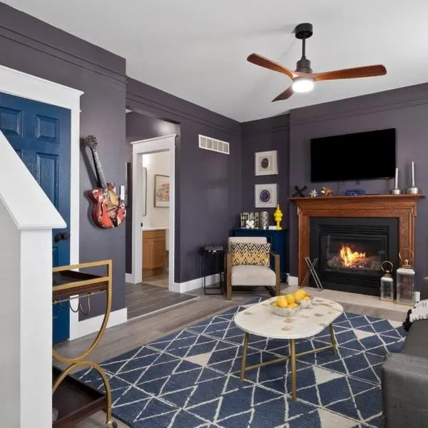 Modern Escape: 5BR/2.5BA Near St. Louis Must-Sees, hotel v destinaci Saint Louis