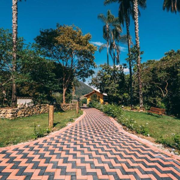 Casa de Campo com lazer , pássaros e muito verde.