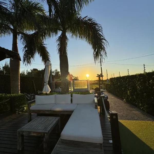 RJ Residencial Beira Mar Deliciosa Casa Frente Mar na Pinheira com piscina, hotel in Pinheiro
