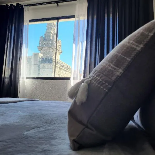 The best apartment in the center, hotel in Montevideo